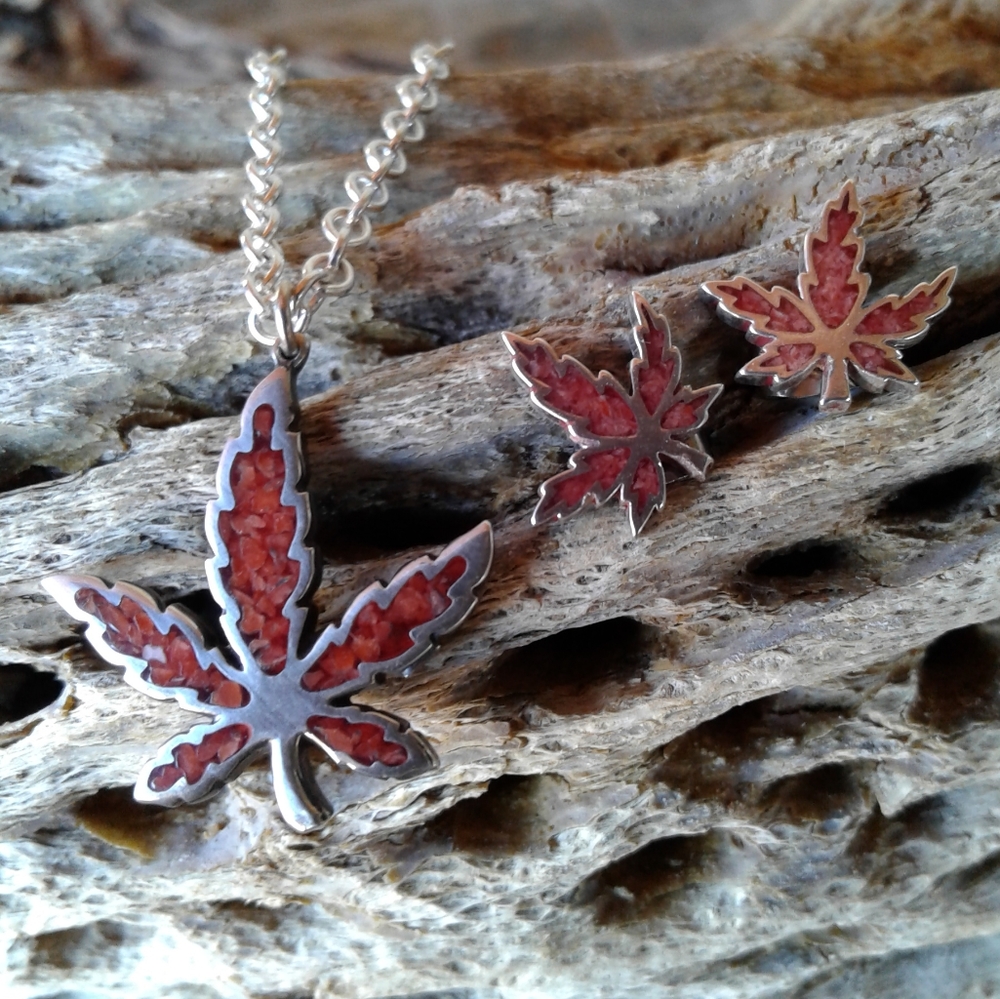 Sterling Silver Vintage CORAL inlaid Weed necklace SET